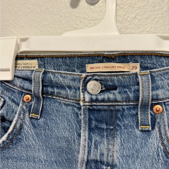 Levi's Women's Ribcage Straight Ankle Jeans Medium Wash Size 29 - Picture 6 of 8